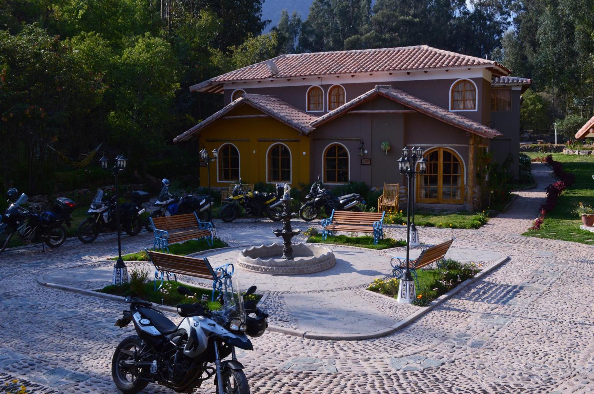 Hotel Pisonay Pueblo Urubamba Buitenkant foto
